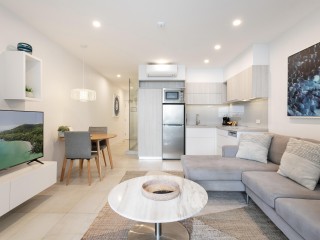 Tastefully Renovated Absolute Beachfront Apartment!