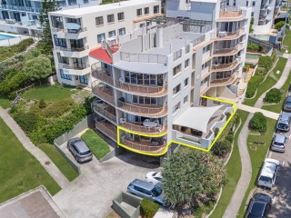 WATERFRONT GROUND FLOOR RARITY WITH PRIVATE COURTYARD!