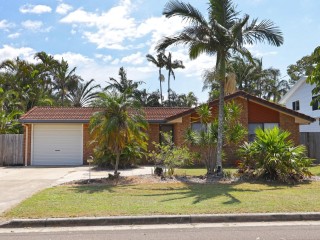 COASTAL LIVING AT ITS BEST - STEPS FROM THE OCEAN!