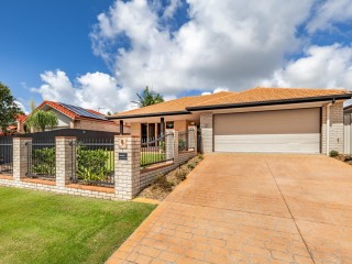 IMMACULATE HOME IN PRIME PELICAN WATERS LOCATION