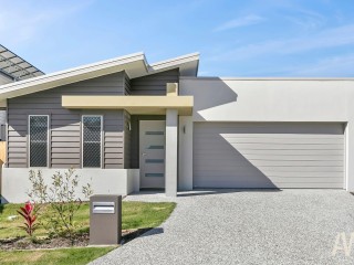 Modern low maintenance haven in the heart of the Sunshine Coast!