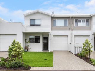 Effortless Coastal Living, Walk to the River!