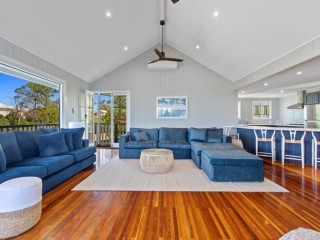 FULLY FURNISHED QUEENSLANDER WITH OCEAN VIEWS