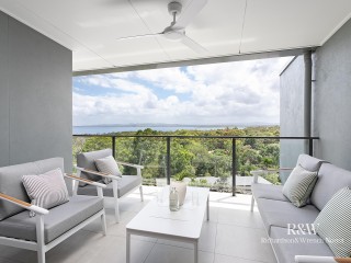 LUXURIOUS PARKRIDGE APARTMENT | LAKE WEYBA & HINTERLAND VIEWS 