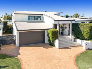 An Elegant Architect-Designed Family Masterpiece