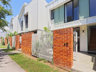 MODERN TOWNHOUSE
