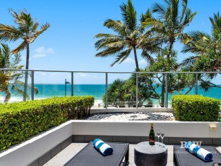 Tastefully Renovated Absolute Beachfront Apartment!