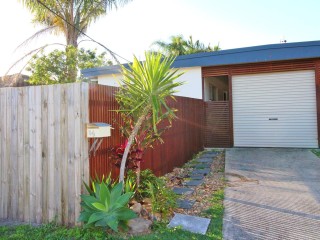 THREE BEDROOM DUPLEX A WALK FROM THE BEACH