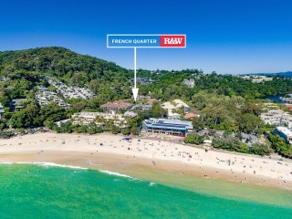 Renovated Poolside Deluxe Apartment