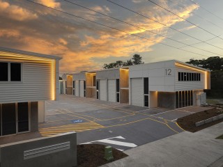 MOFFAT BEACH - INDUSTRIAL FOR LEASE