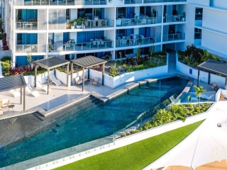 Coastal Elegance with Stunning Views in Bokarina's Azzure