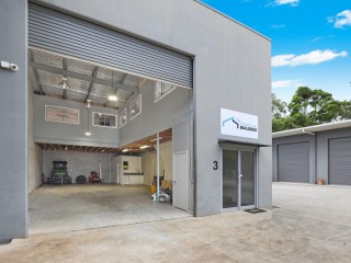 QUALITY INDUSTRIAL UNIT - MEZZANINE A/C OFFICES 