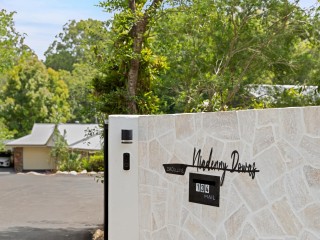 The Perfect Entertainer: Light, Privacy, Lifestyle