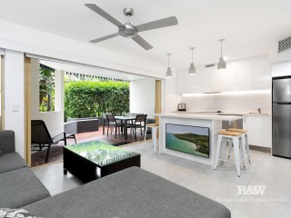 Renovated Poolside Deluxe Apartment