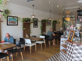 Convenient Popular Café  'Shops on Hilton'                 