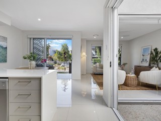 Modern Family Living or Investment in Sunshine Cove - Move in before Christmas!