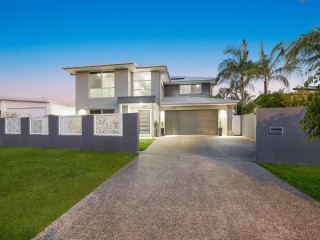 DUAL LIVING, EXTENDED FAMILY: MUST BE SOLD!