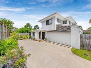STYLISH COASTAL RETREAT IN THE HEART OF CALOUNDRA