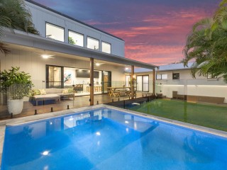 PREMIUM FAMILY LIVING IN A COVETED COASTAL SUBURB