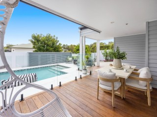 Coastal Elegance in Dress Circle location