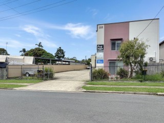 AIR-CONDITIONED WAREHOUSE - MOFFAT BEACH