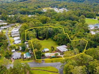 Magnificent Acreage Parcel with Queenslander