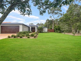 MODERN PELICAN WATERS FAMILY HOME WITH POOL