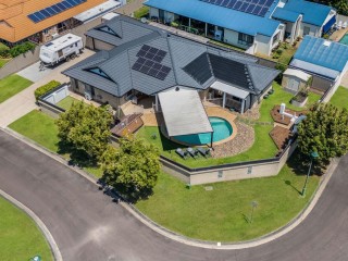 BIG CORNER BLOCK IN PRIME PELICAN WATERS POSITION