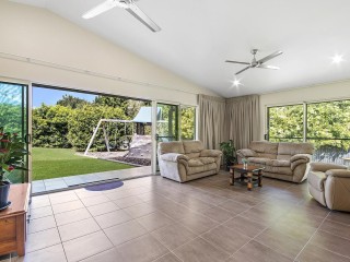 6 CAR GARAGE ON 948M2 + PRIVACY & SUNSETS!!!