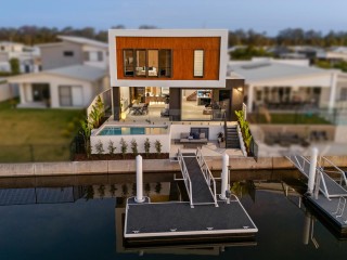 NORTH FACING CONTEMPORARY ELEGANCE IN PRESTIGIOUS WATERFRONT LOCATION