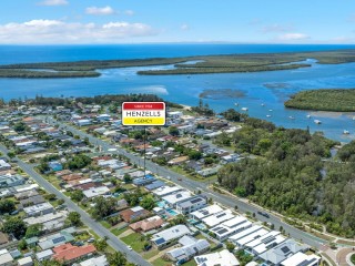GOLDEN BEACH GEM - FAMILY HOME WITH SPACE TO RELAX