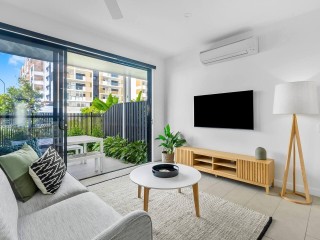 MODERN 2 BEDROOM FULLY FURNISHED APARTMENT