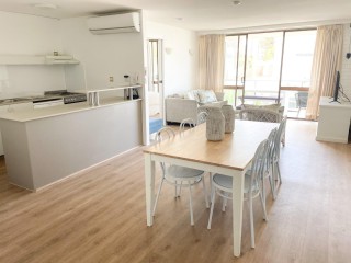 MAGNIFICENT FURNISHED UNIT ON MERRIMA! 