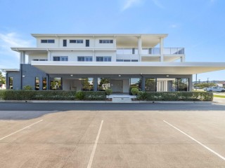 GOLDEN OPPORTUNITY - DIAMOND HEAD, GOLDEN BEACH