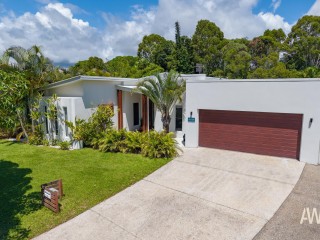 Elegant Family Home With Private Outdoor Oasis and Swimming Pool