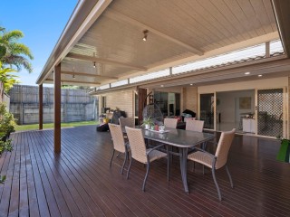 THIS IS LIVING…! MOVE IN BEFORE CHRISTMAS