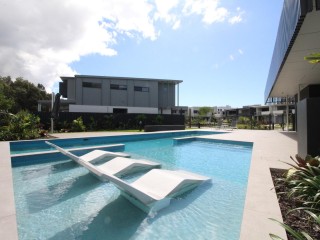 LUXURIOUS BIRTINYA TOWNHOUSE