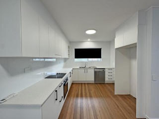 FULLY RENOVATED DINGLE AVENUE GEM!