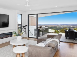 Showstopping Coastal Views with ​Dual Living Potential! 