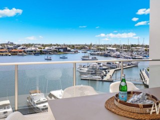 Deepwater Penthouse with rooftop and option to bring your boat!